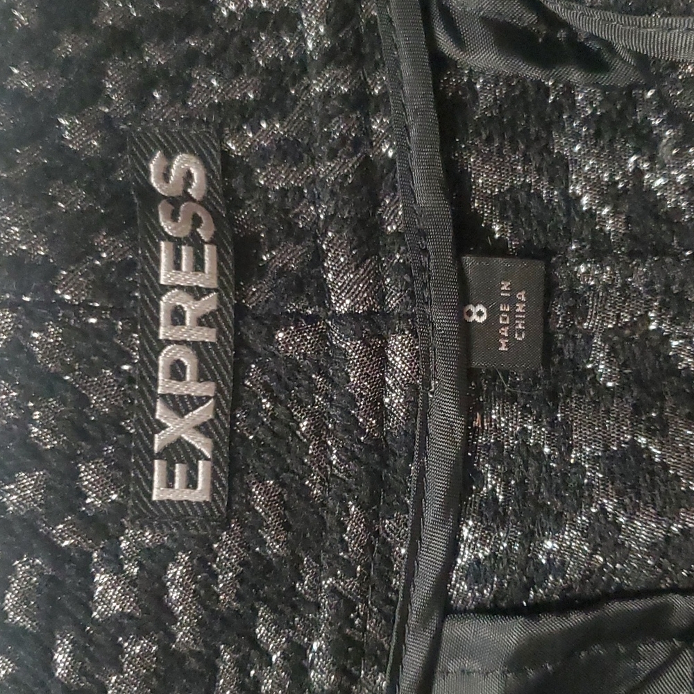 Express Shorts - Picture 2 of 3